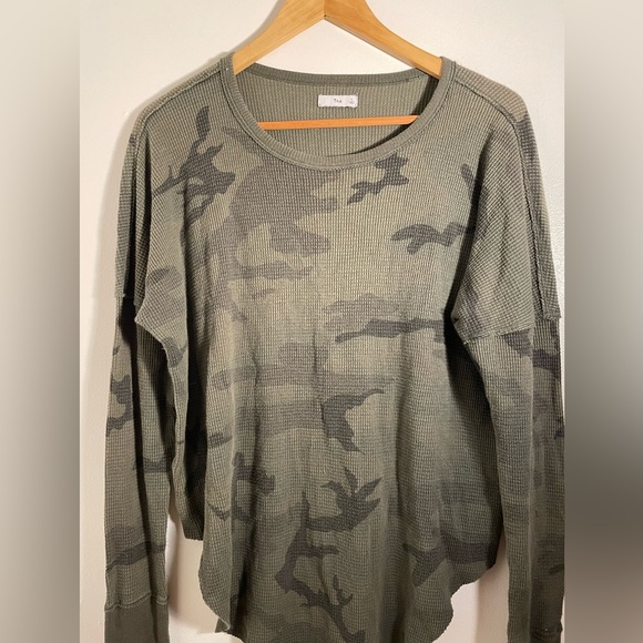 2 tna long sleeves - Picture 7 of 7